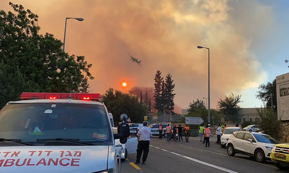 Πυρκαγιές στα δυτικά της Ιερουσαλήμ: O στρατός τις απέδωσε σε θραύσματα από πύραυλο της Υεμένης που αναχαιτίστηκε